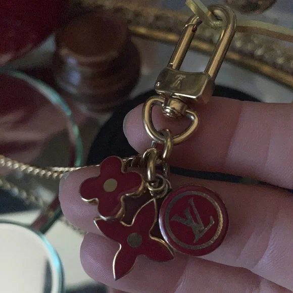 - Louis Vuitton Vernis Heart ♥️ Wallet - Picture 4 of 9